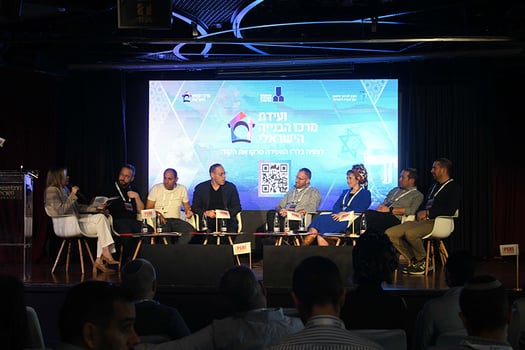 על סיכונים פאנל והזדמנויות חוצים את הקו לעבר יוש בועידה ה-23 לנדל״ן של מרכז הבנייה הישראלי, צילום: עידן גרוס